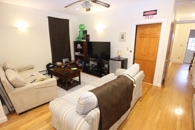 Foto del edificio - 414 Western Ave