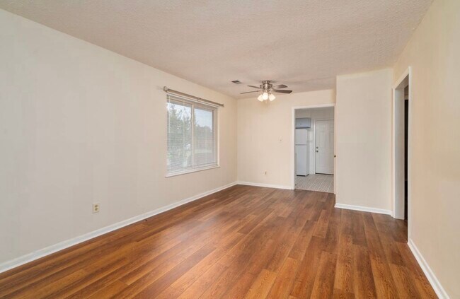 Building Photo - 8017 Kiwi Ct