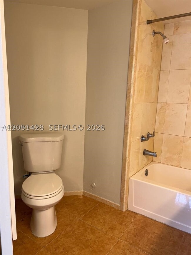Building Photo - 9711 Fontainebleau Blvd