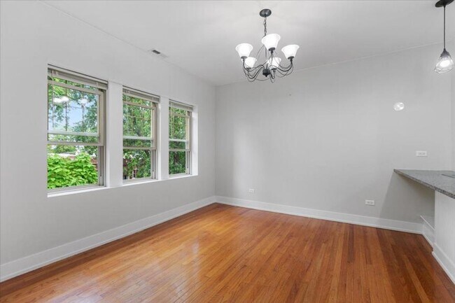 Foto del edificio - 2 bedroom in Chicago IL 60618
