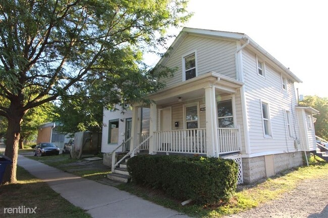 Building Photo - 809 S Division St