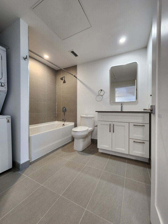 Building Photo - 841 Grenon Ave