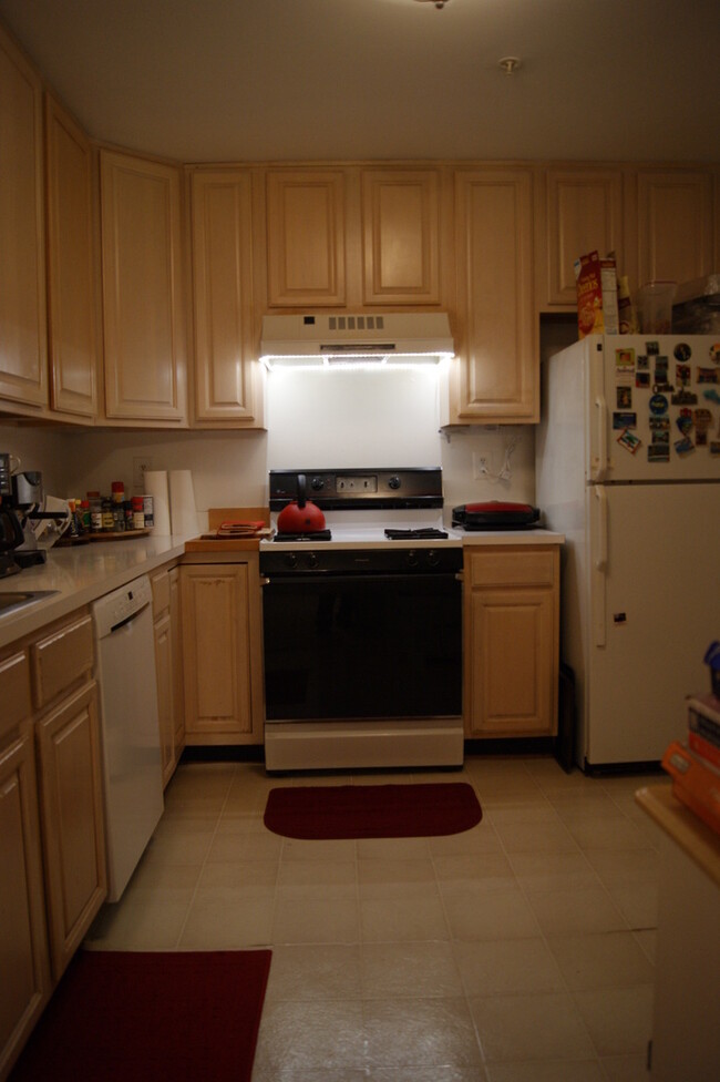 Building Photo - Spacious 2 Bedroom Condo - Mt. Washington