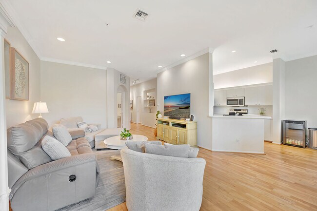 Building Photo - 400 L'Ambiance Cir