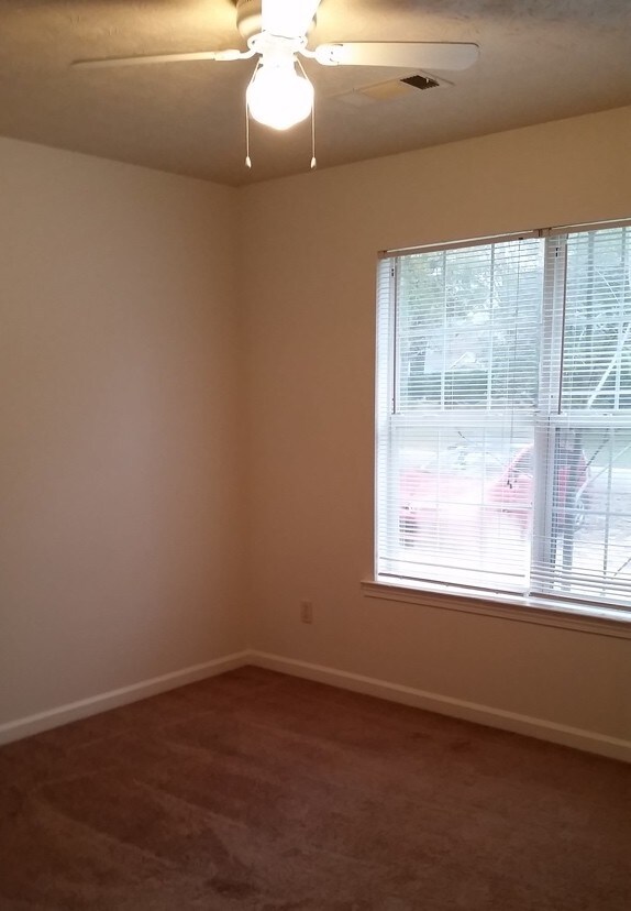Building Photo - 115 Bennett Cir