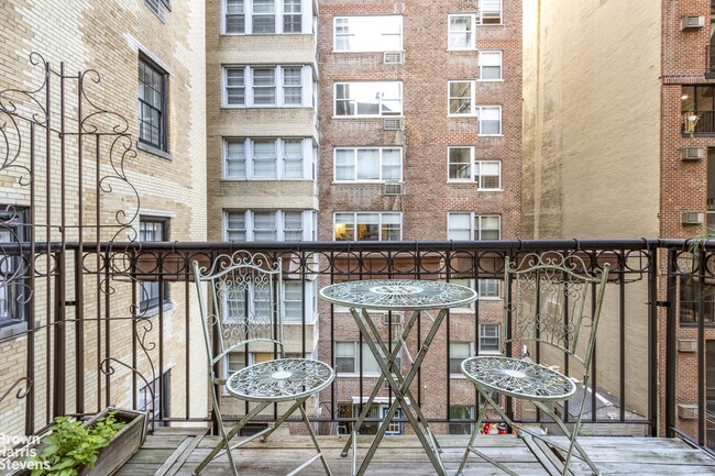 Building Photo - 48 Gramercy Park N