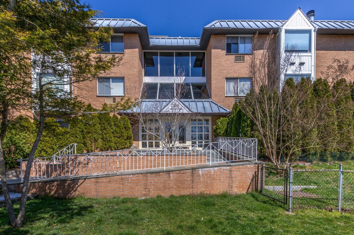 Foto principal - 300 Livingston Ave