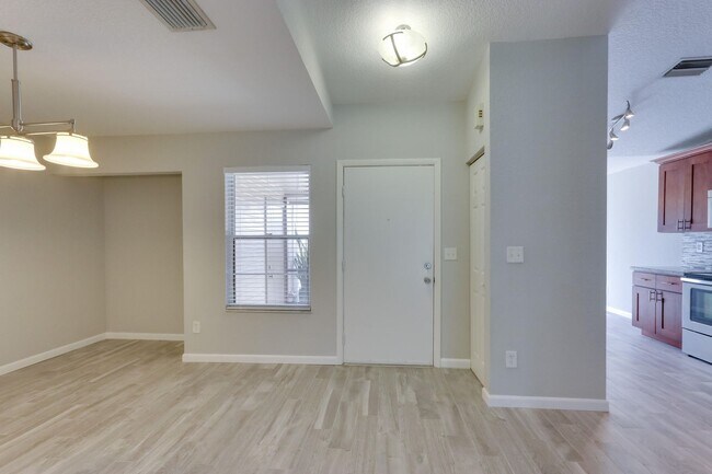 Building Photo - 7 Fawlkland Cir