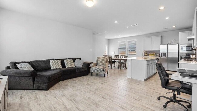 Building Photo - 213 Stein Rd