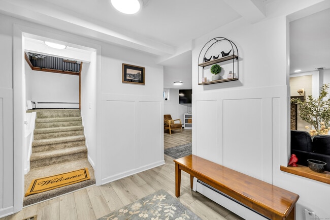 Foto del edificio - 25 Cottage Grove Rd