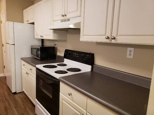 Building Photo - Move In Ready