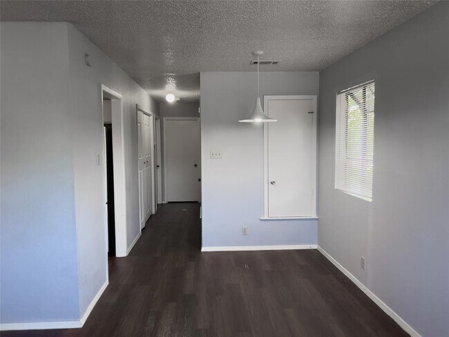 Foto del edificio - 901 Taulbee Ln