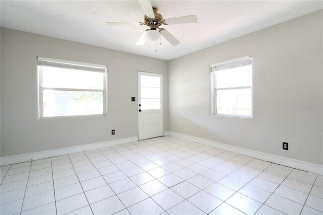 Foto del edificio - 1023 Dowd Ave