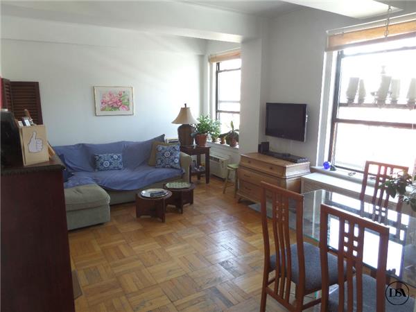 Primary Photo - 215 W 83rd St