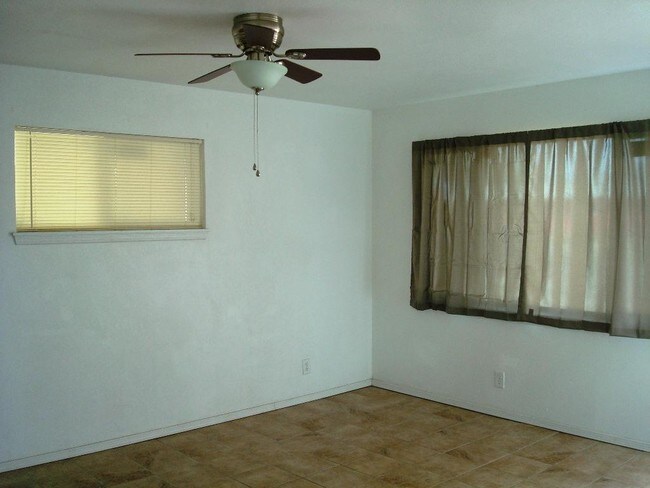 Building Photo - 2801 Hawick Rd