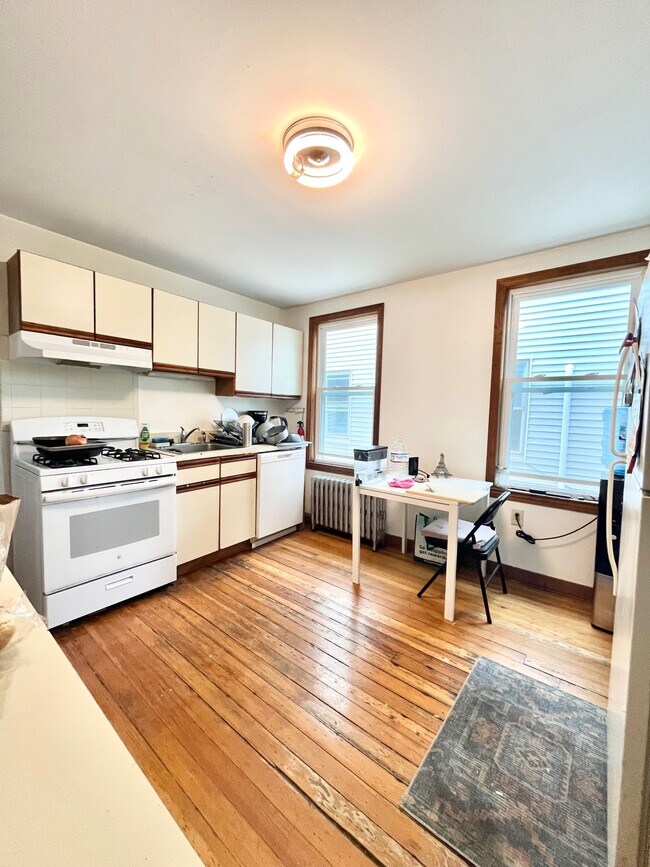 Building Photo - 45 Litchfield St