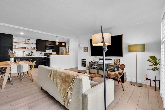 Foto del edificio - Luxe 1 BR Adam's Point Condo Available Now