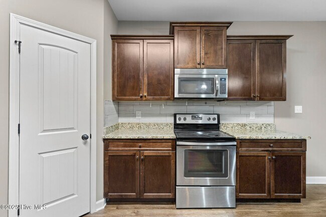 Building Photo - 402 Kinroff Dr