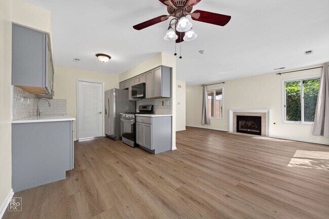 Foto del edificio - 7922 Knottingham Cir