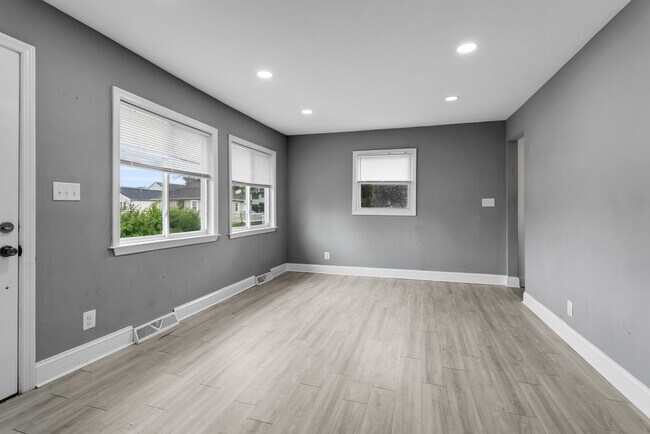 Building Photo - 203 Orchard St