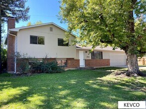 Building Photo - 2554 Newport Dr