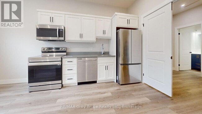 Building Photo - 39 1st Ave S