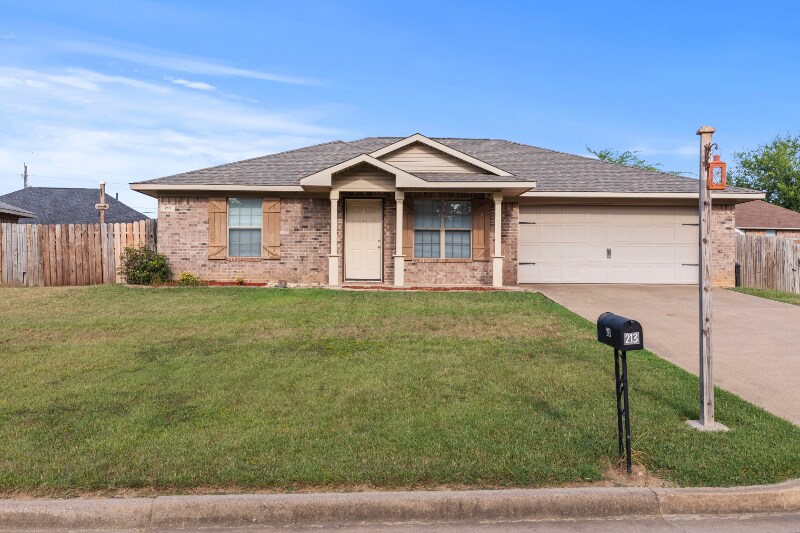 Foto principal - 213 Shelley Ln