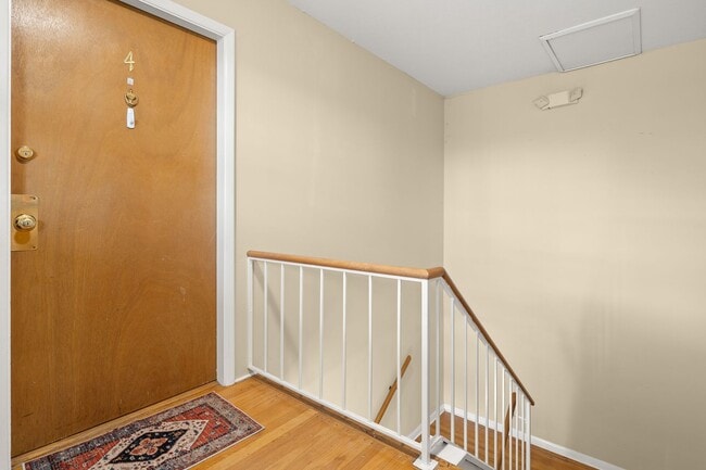 Building Photo - Two Bedroom Apartment - Great North Ashevi...