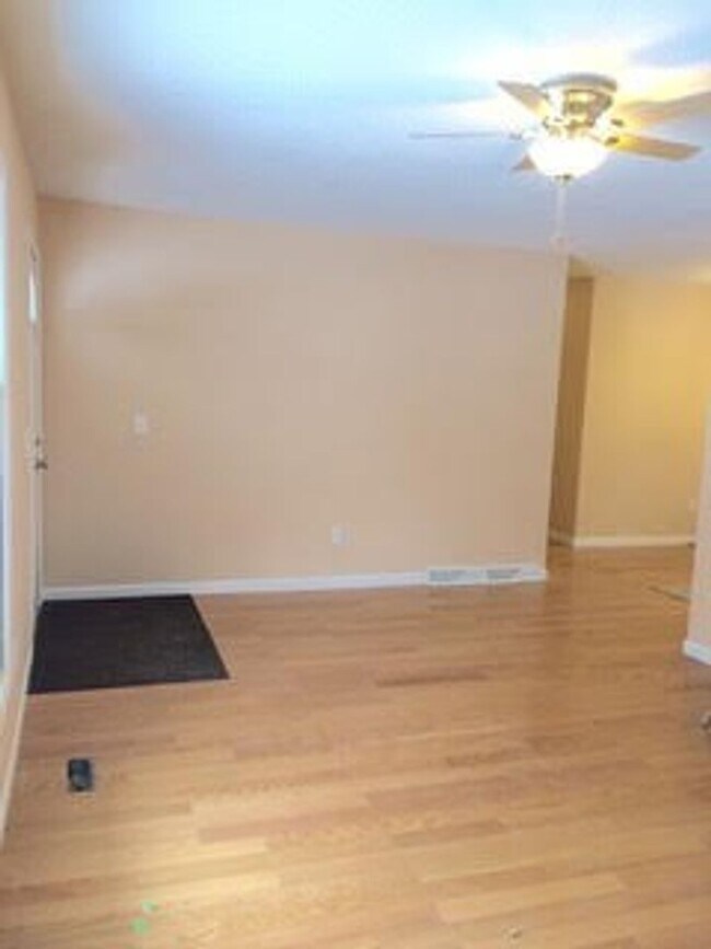 Building Photo - 1550- Chic 3BR Ranch in Parchment - Sleek,...