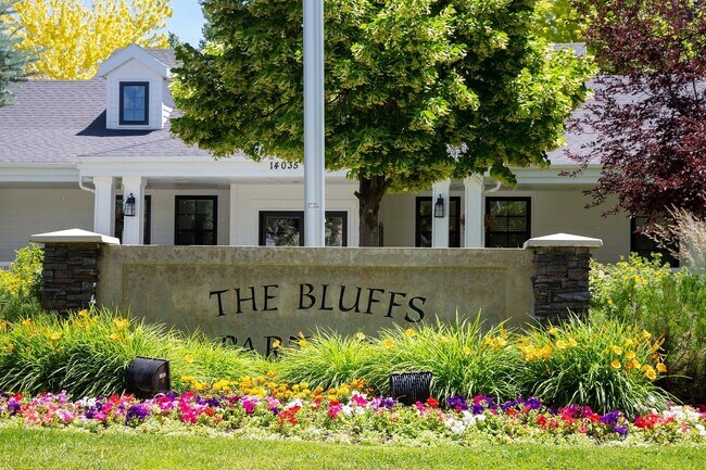 Foto del edificio - Bluffs Apartments