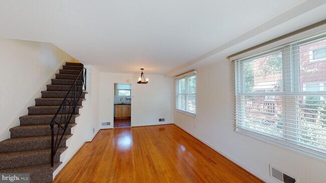 Foto del edificio - 16 E Taylor Run Pkwy