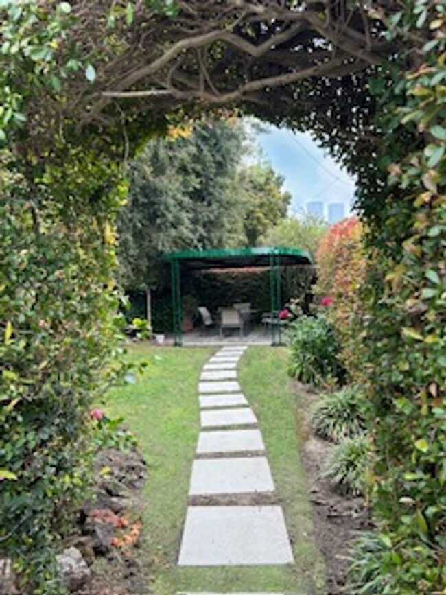 Foto del edificio - 9750 Newman St