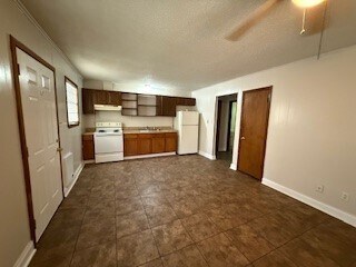 Foto del edificio - 43334 Happywoods Rd Ext