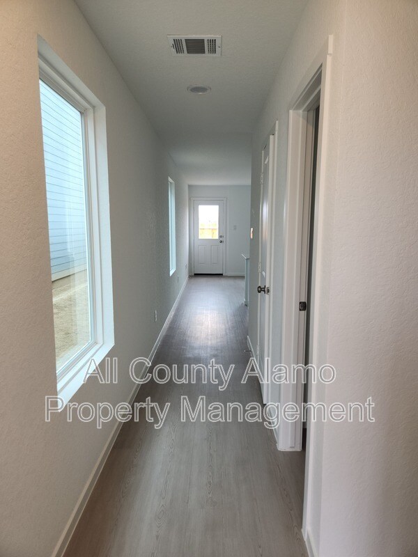 Foto del edificio - 6616 Dali Bnd