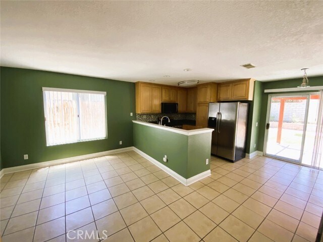 Foto del edificio - 14560 Foothill Rd