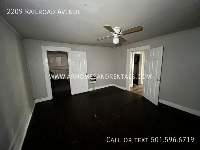 Foto del edificio - 2209 Railroad Ave