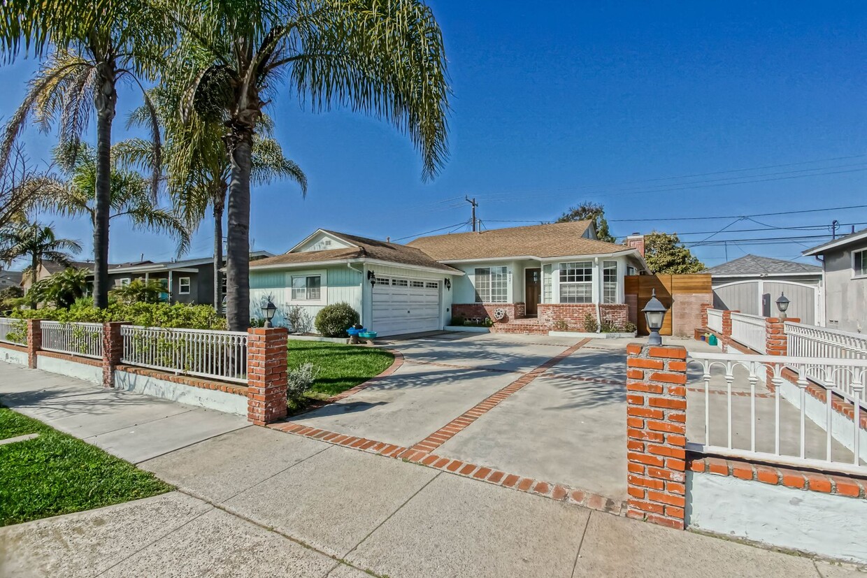 Foto principal - REMODELED, BRIGHT & AIRY, 4BR3BA HOME W/ G...
