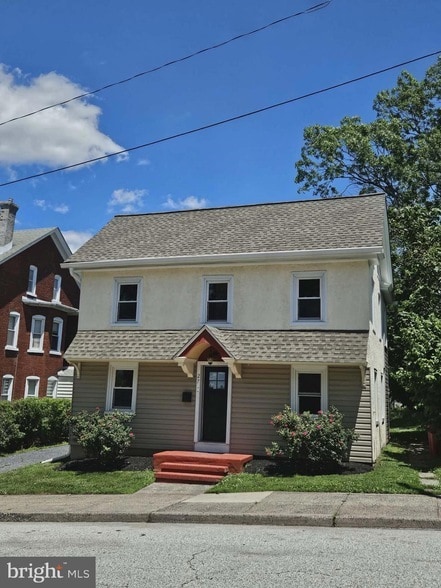 Building Photo - 27 N Front St