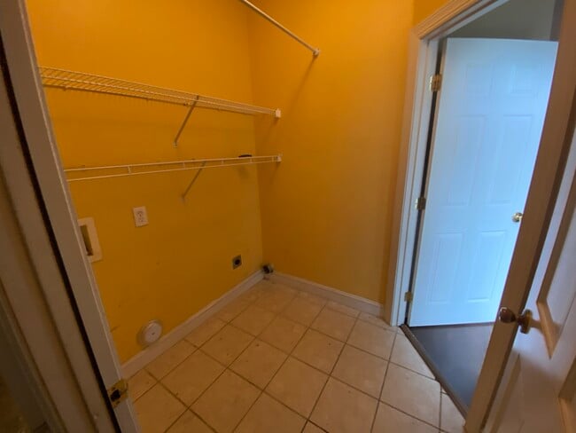 Foto del edificio - 245 Fairview Cir