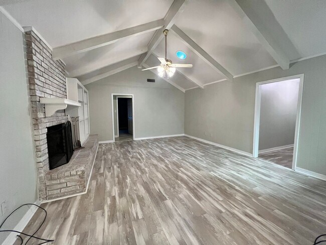 Foto del edificio - 4 BEDROOM GREENACRES BEAUTY!
