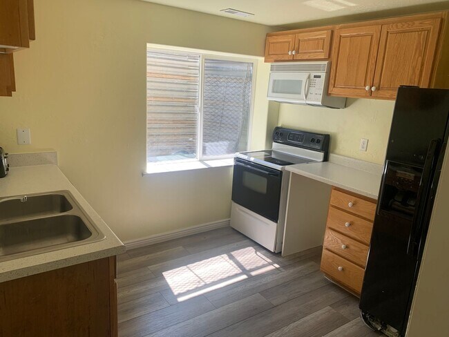 Foto del edificio - 4 Bedroom Basement Unit for Rent in PG $1800