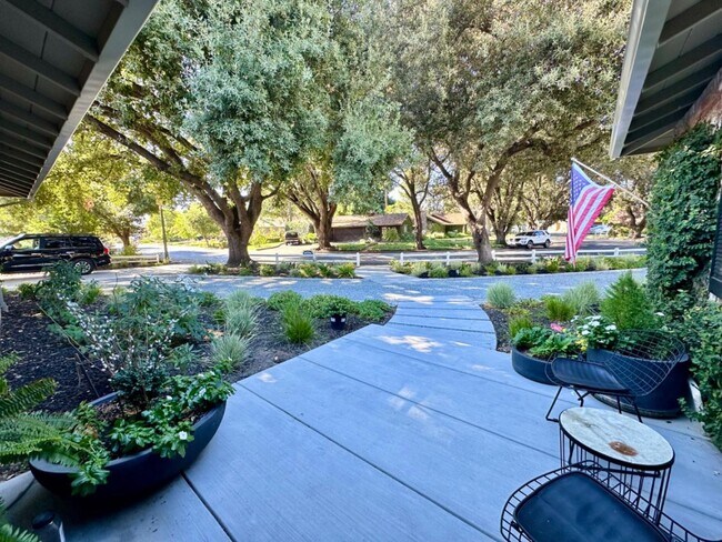 Foto del edificio - 1620 Laurelwood Dr
