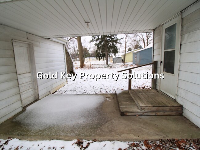 Foto del edificio - MUNCIE 2 BR 1 BA House with Covered Porch and Storage Building (NO SECTION 8)