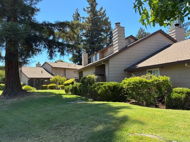 Building Photo - 6060 Gloria Dr