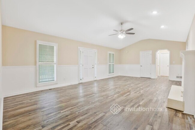 Building Photo - 251 Warrenton Dr