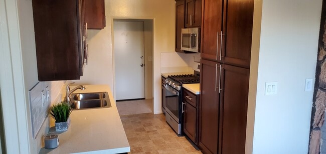 Kitchen - 5435 Kester Ave