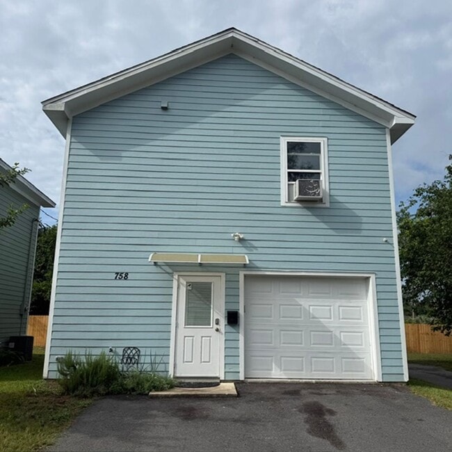 2 Bedroom 1 Bath House - 2 Bedroom 1 Bath House
