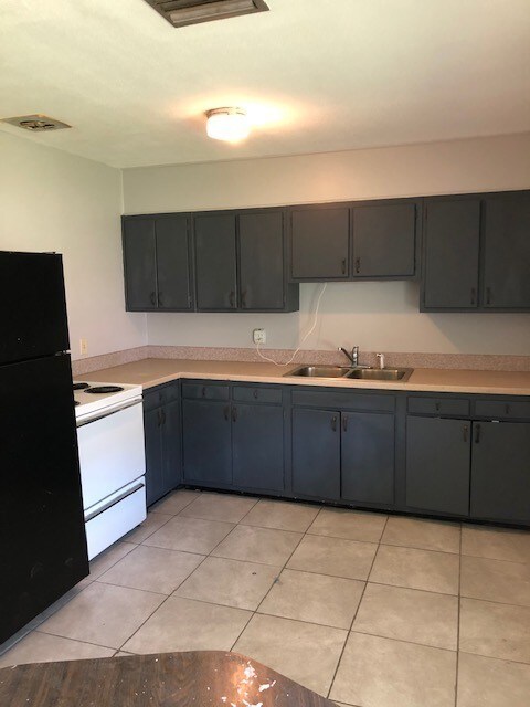 Building Photo - 743 Wisteria Ave