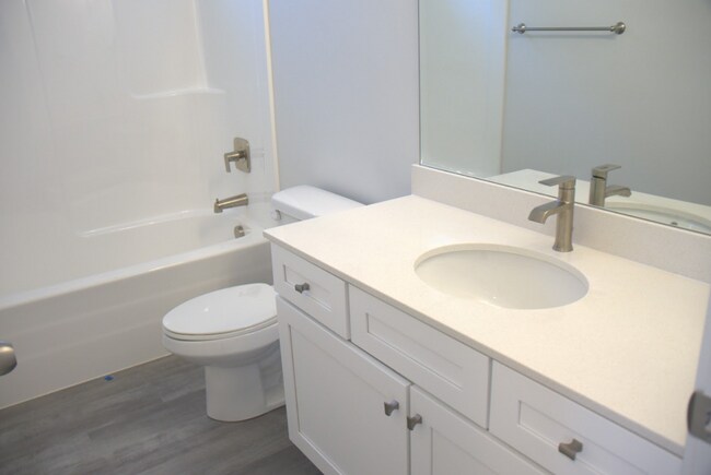 Foto del edificio - Spacious 4-Bedroom Townhome in Saratoga Springs - Modern Living & Prime Location