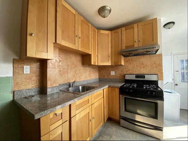 Kitchen - 969 Florida St